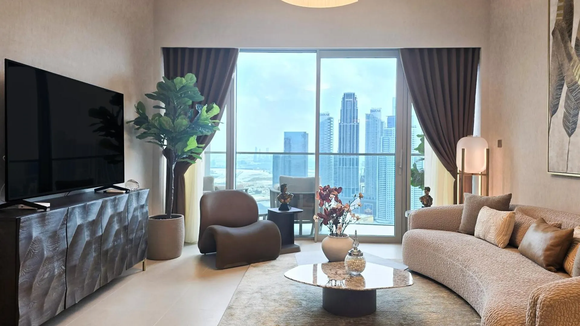 Apartment Venduras Homes -Grande Tower, Downtown Dubai, Burj Khalifa & Fountain Views