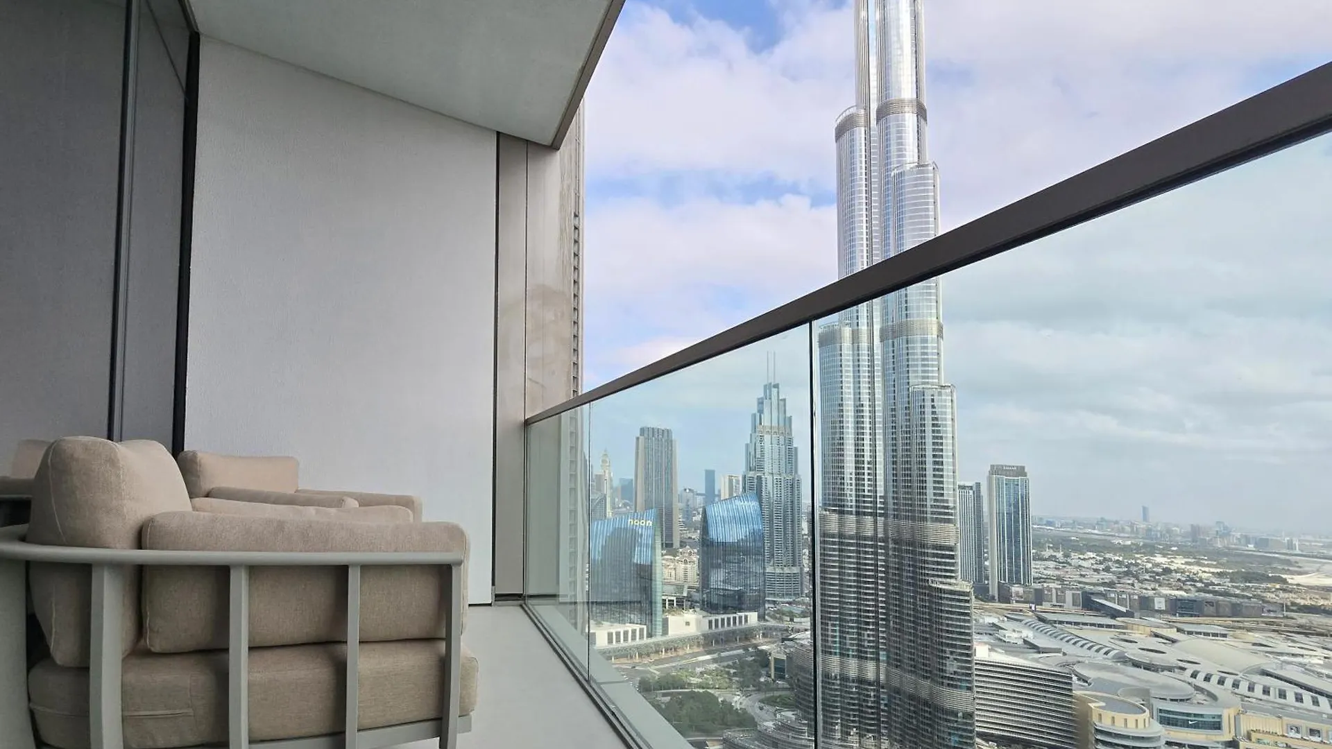 Venduras Homes -Grande Tower, Downtown Dubai, Burj Khalifa & Fountain Views Apartment