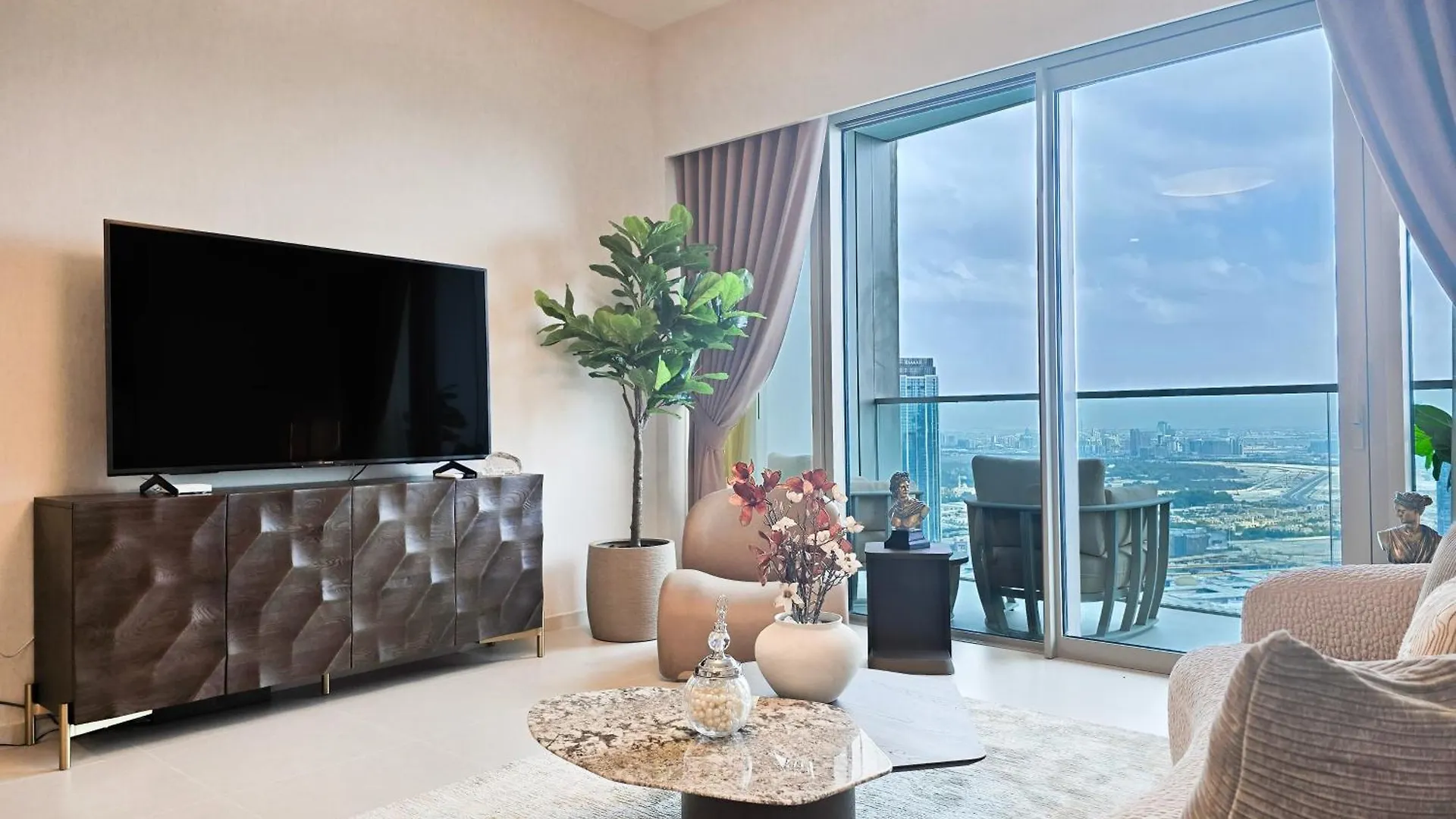 Venduras Homes -Grande Tower, Downtown Dubai, Burj Khalifa & Fountain Views 0*, Dubai