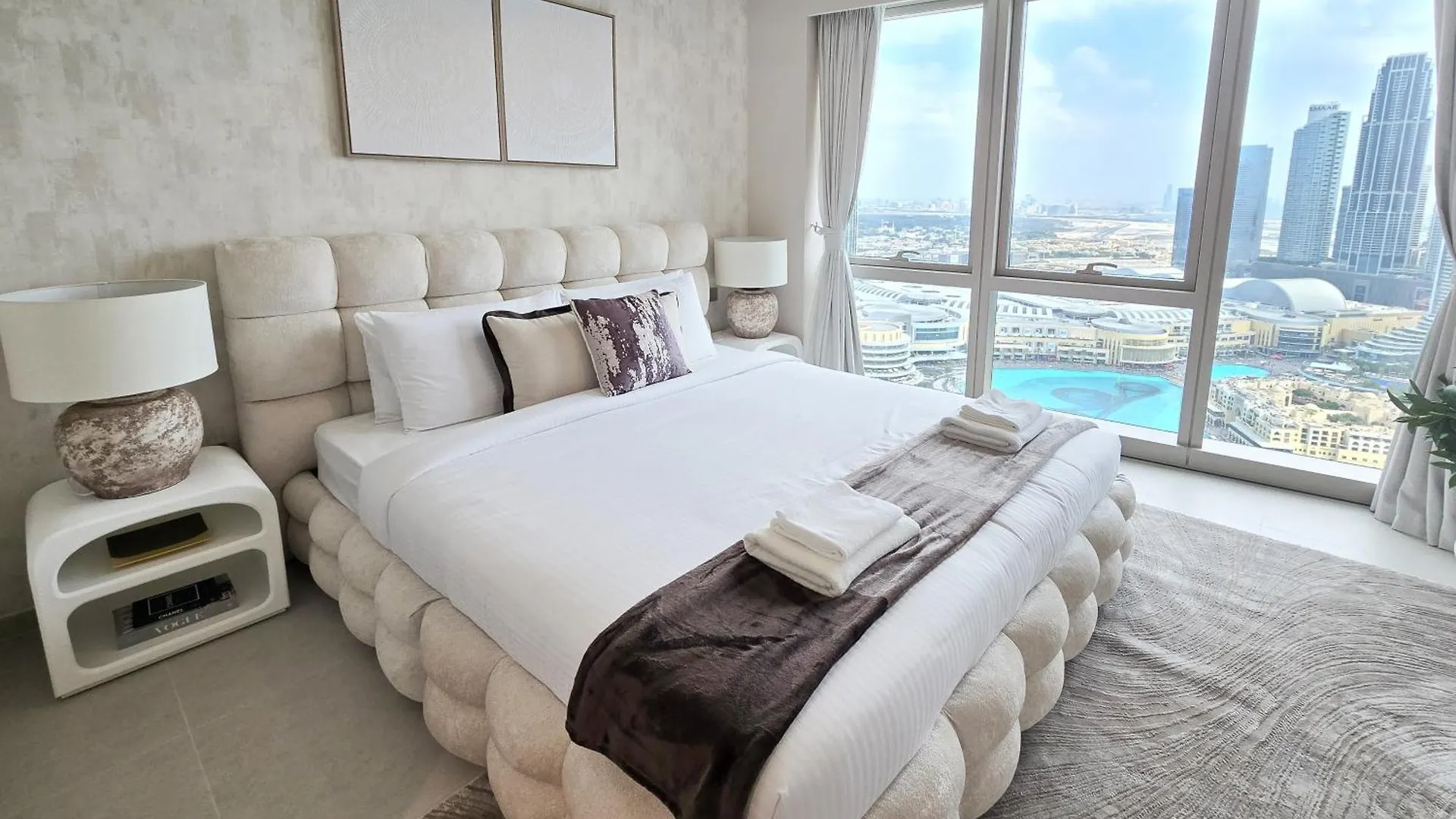 Apartment Venduras Homes -Grande Tower, Downtown Dubai, Burj Khalifa & Fountain Views
