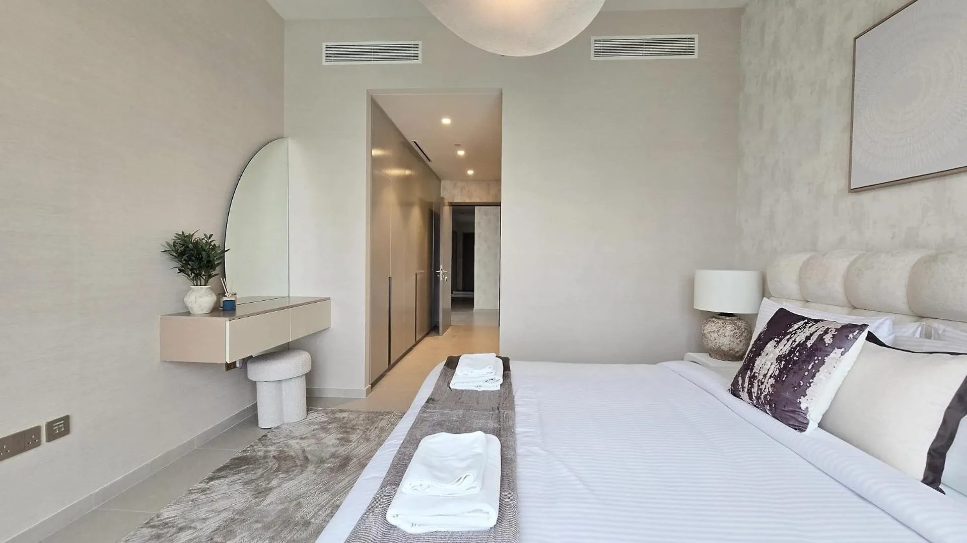 Venduras Homes -Grande Tower, Downtown Dubai, Burj Khalifa & Fountain Views 0*, Dubai