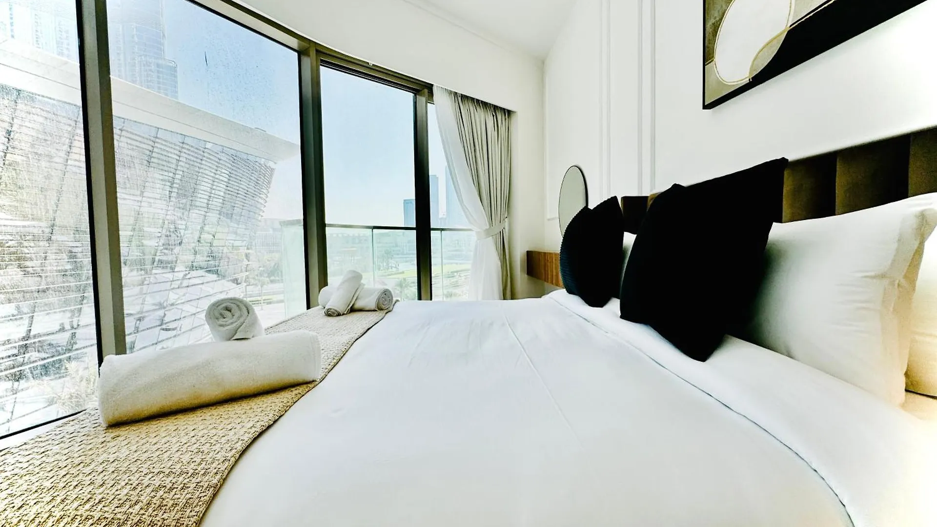 Apartment Venduras Homes -Grande Tower, Downtown Dubai, Burj Khalifa & Fountain Views