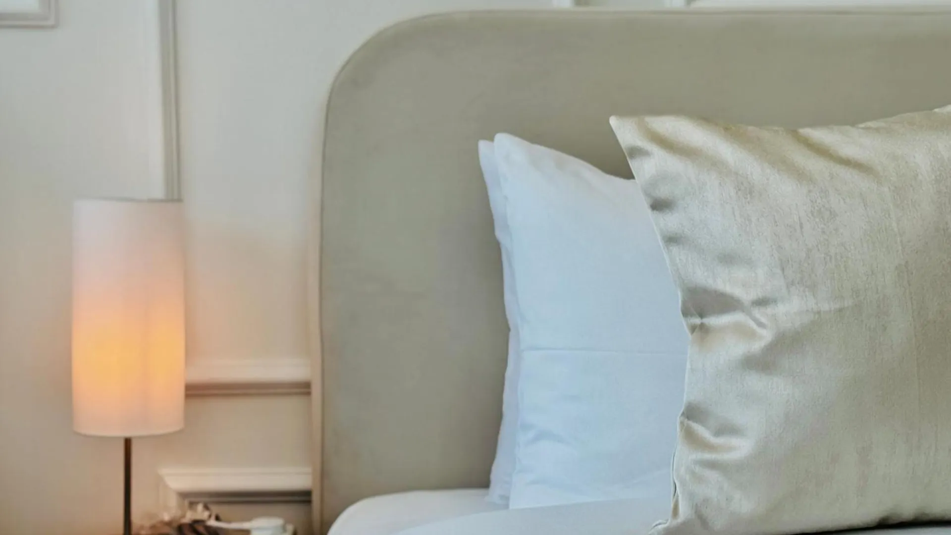 Venduras Homes -Grande Tower, Downtown Dubai, Burj Khalifa & Fountain Views Apartment Dubai