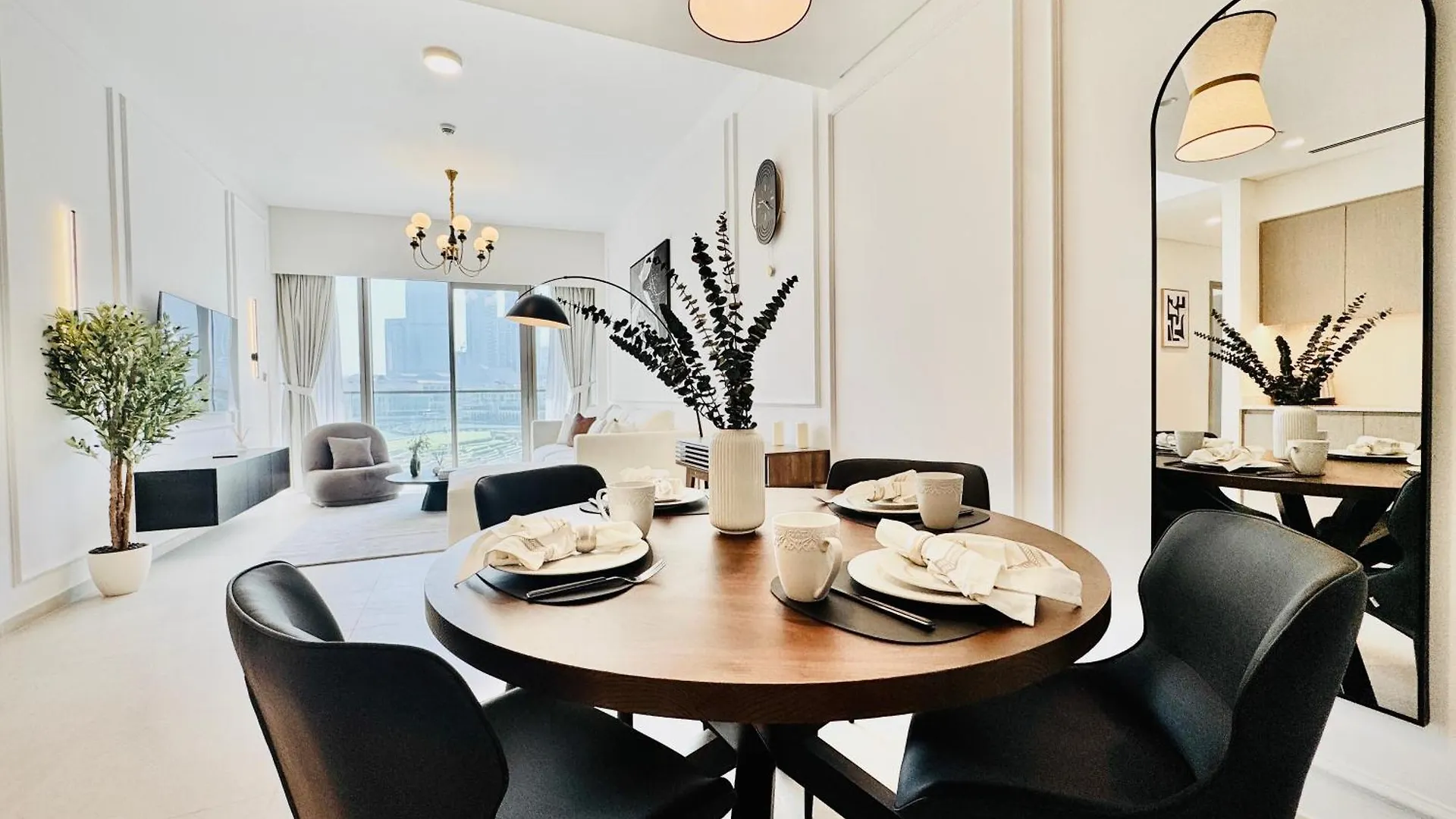 Venduras Homes -Grande Tower, Downtown Dubai, Burj Khalifa & Fountain Views Apartment
